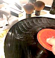 Kirmuss KA-RC1 Record Cleaner removing the "soap" from the grooves